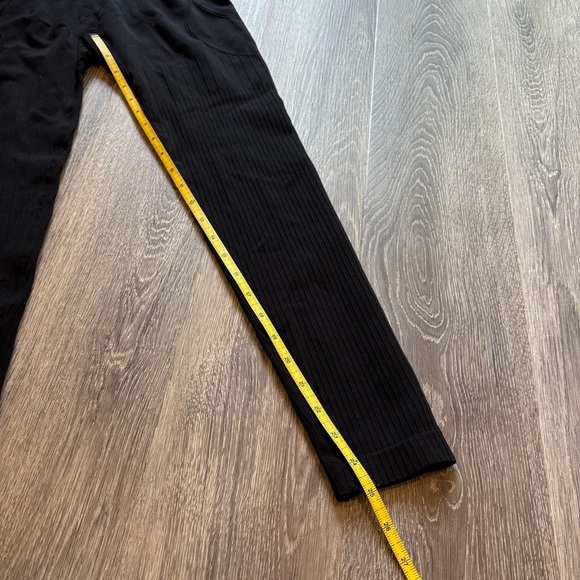 HALARA Soft Seamless Flow Ribbed High Waisted Tummy Control Yoga 7/8 Leggings - Picture 8 of 8